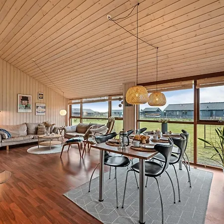 Tamara - 800m To The Fjord By Interhome